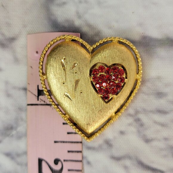Vintage Signed JJ Double Heart Gold Tone Brooch Pin With Red Crystal Accents - Picture 4 of 5